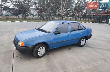 Седан Opel Kadett 1988 в Павлограде