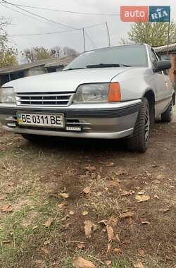 Седан Opel Kadett 1986 в Валках