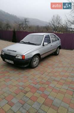 Хетчбек Opel Kadett 1988 в Іршаві