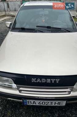 Седан Opel Kadett 1991 в Бершаді