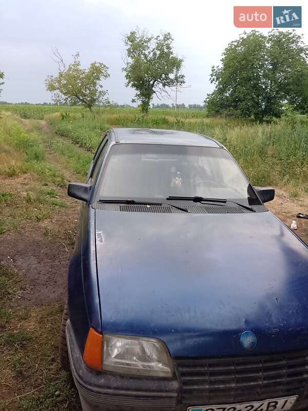 Седан Opel Kadett 1991 в Ямполе фото 3 Седан Opel Kadett 1991 в Ямполе