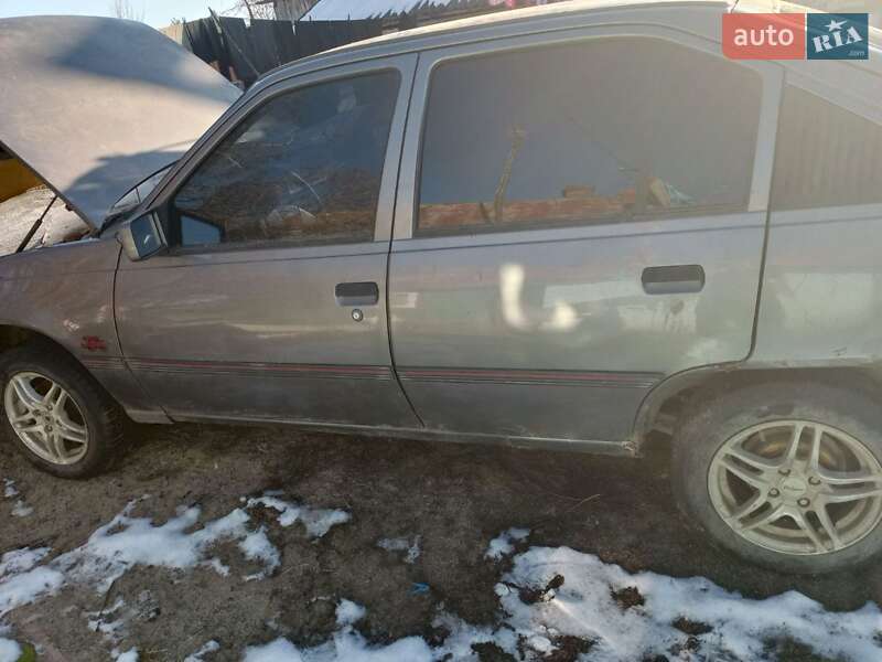 Седан Opel Kadett 1988 в Жовкве
