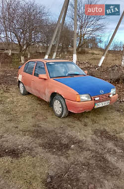 Хэтчбек Opel Kadett 1985 в Городенке