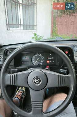 Хэтчбек Opel Kadett 1990 в 