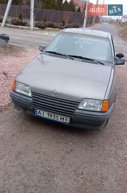 Седан Opel Kadett 1988 в Вышгороде