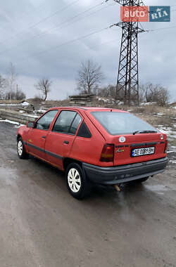 Хэтчбек Opel Kadett 1988 в Синельниково