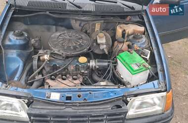 Седан Opel Kadett 1987 в Каневі