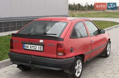 Хэтчбек Opel Kadett 1987 в 