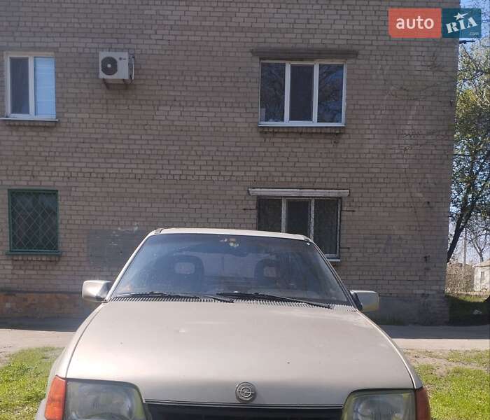 Хэтчбек Opel Kadett 1991 в 