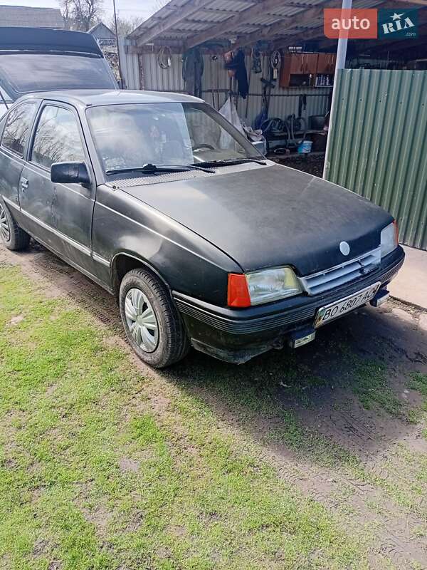 Хэтчбек Opel Kadett 1988 в 