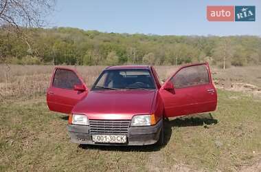 Хэтчбек Opel Kadett 1985 в 