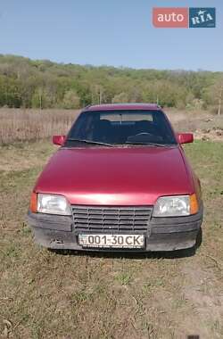 Хэтчбек Opel Kadett 1985 в 