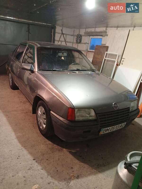 Седан Opel Kadett 1988 в Сумах