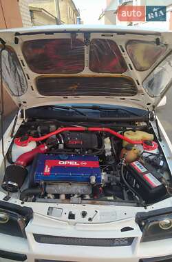 Хэтчбек Opel Kadett 1988 в 