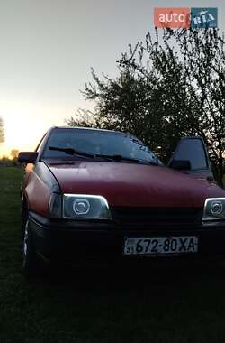 Хэтчбек Opel Kadett 1990 в Ровно