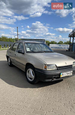 Седан Opel Kadett 1987 в Ружине