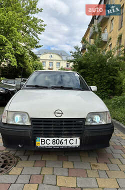 Хетчбек Opel Kadett 1988 в 