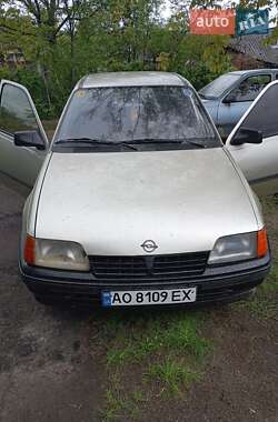 Хэтчбек Opel Kadett 1988 в Перечине