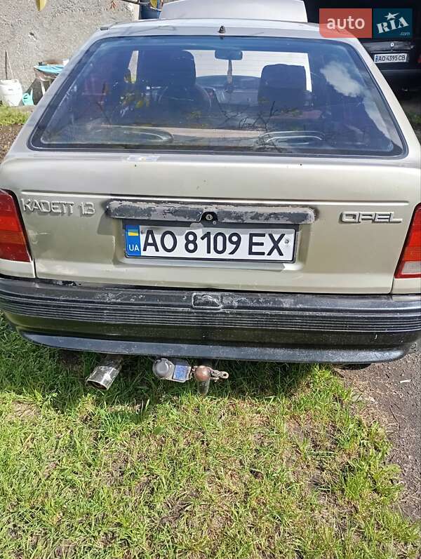 Хетчбек Opel Kadett 1988 в Перечині