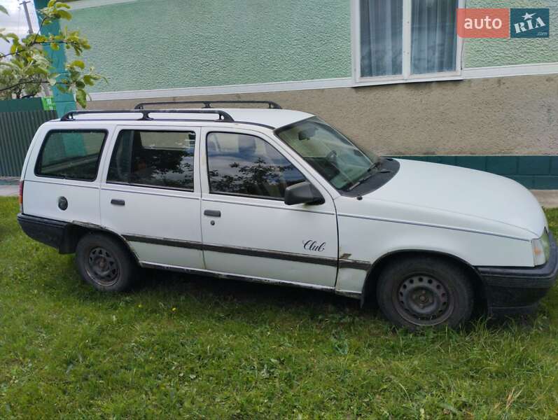 Универсал Opel Kadett 1988 в Березному