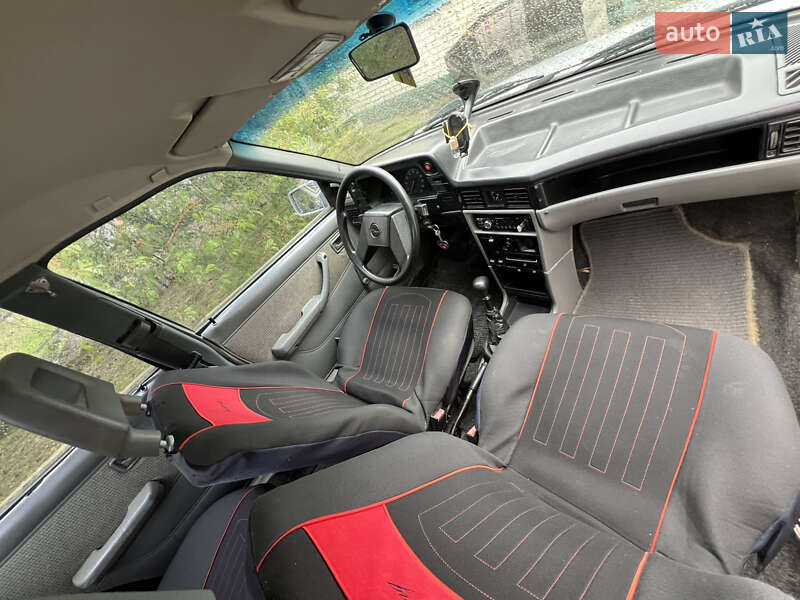 Седан Opel Kadett 1986 в Каневі