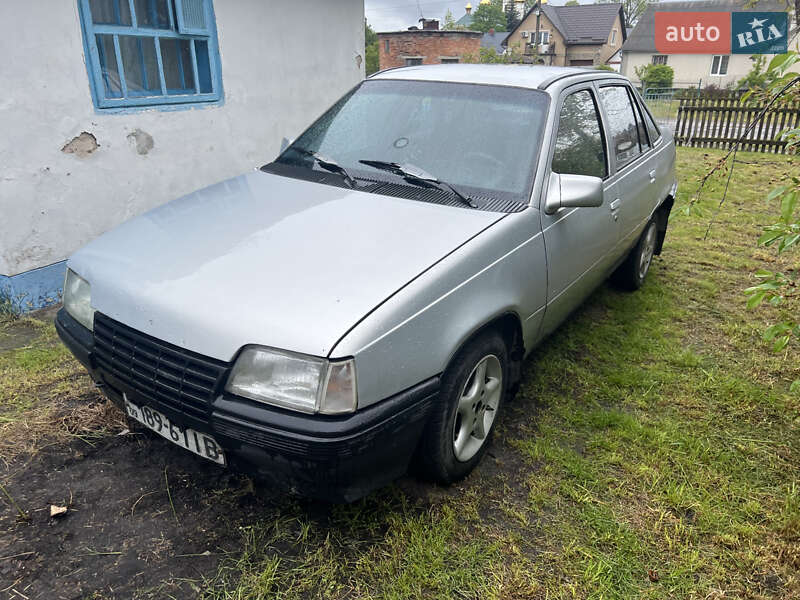 Седан Opel Kadett 1986 в Каневі