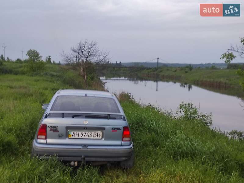 Хэтчбек Opel Kadett 1990 в Славянске фото Хэтчбек Opel Kadett 1990 в Славянске