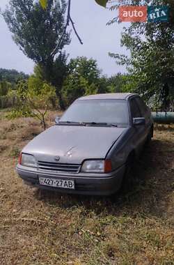 Седан Opel Kadett 1985 в 