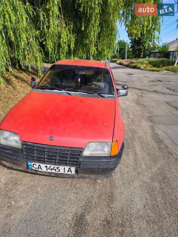 Седан Opel Kadett 1986 в Чигирину