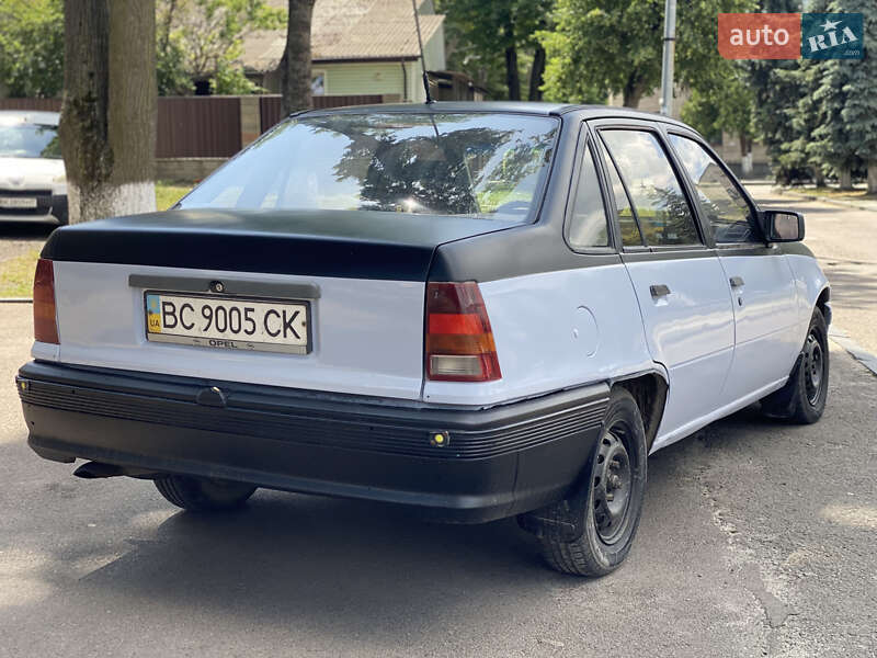 Седан Opel Kadett 1986 в Рівному