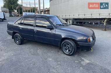 Седан Opel Kadett 1987 в Киеве