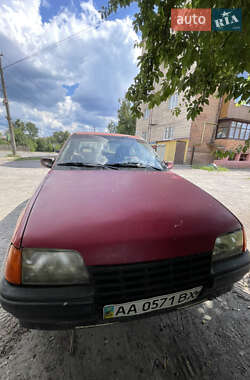 Хэтчбек Opel Kadett 1986 в Звягеле