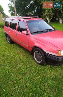 Универсал Opel Kadett 1990 в Кременце