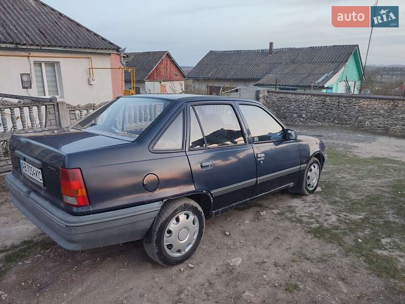 Седан Opel Kadett 1990 в Мурафе