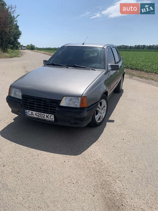Седан Opel Kadett 1988 в Мироновке фото 2 Седан Opel Kadett 1988 в Мироновке