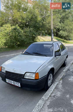 Седан Opel Kadett 1988 в Львове