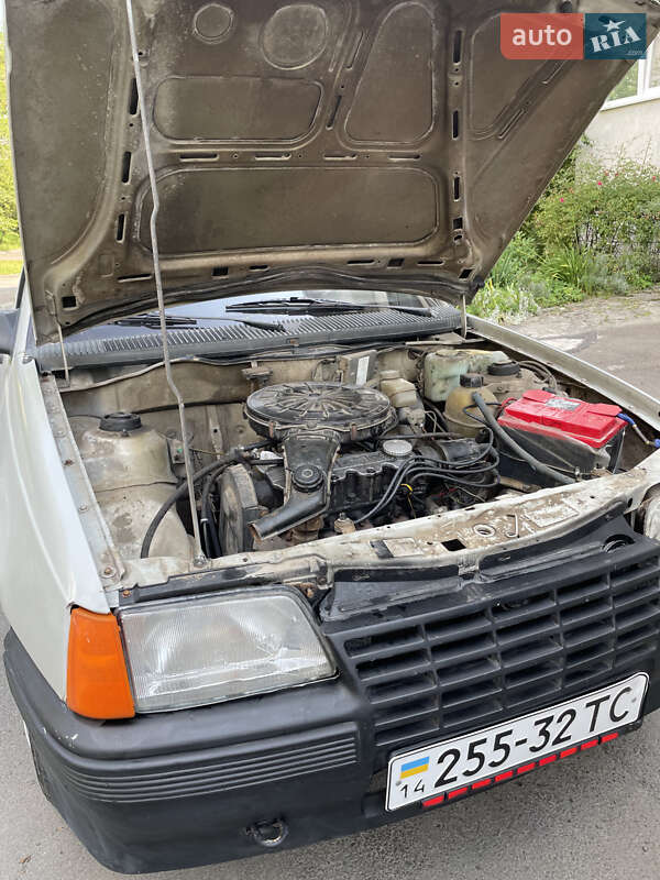 Седан Opel Kadett 1988 в Львове