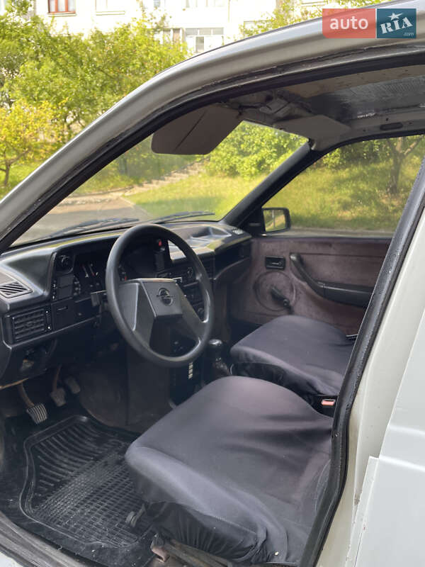 Седан Opel Kadett 1988 в Львове