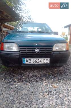 Седан Opel Kadett 1987 в Хмельнике
