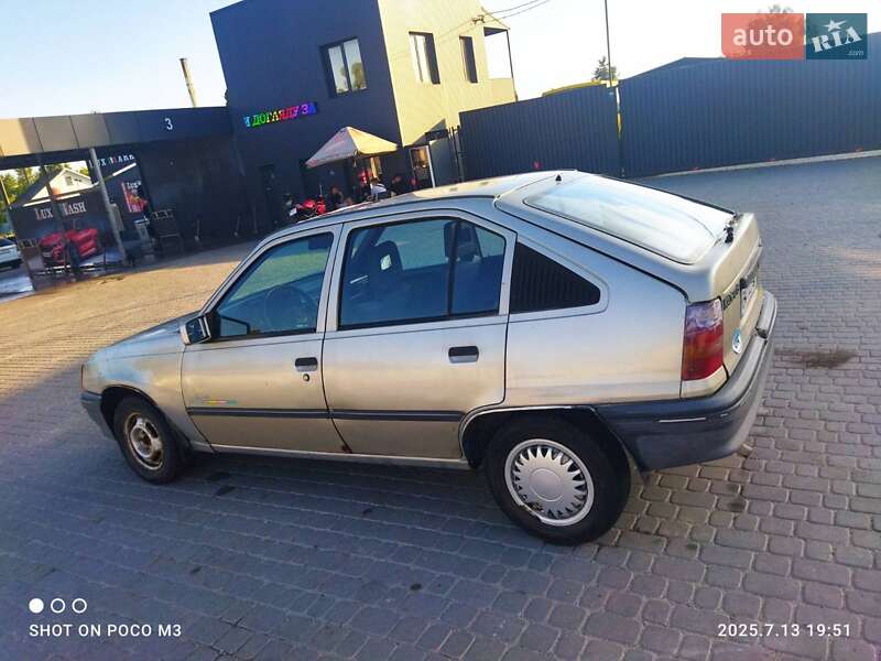 Хэтчбек Opel Kadett 1988 в Белогорье