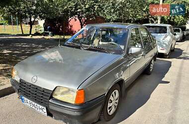 Седан Opel Kadett 1987 в Кропивницком