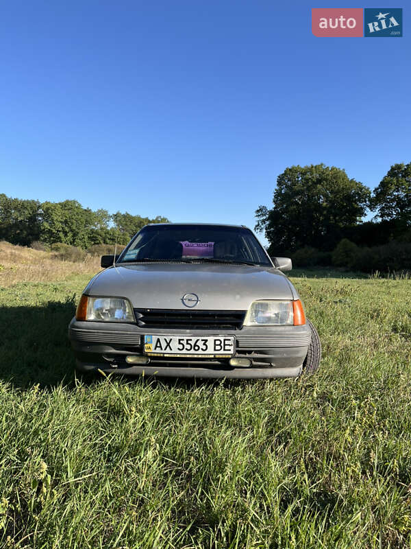 Хетчбек Opel Kadett 1988 в Первомайську фото 3 Хетчбек Opel Kadett 1988 в Первомайську