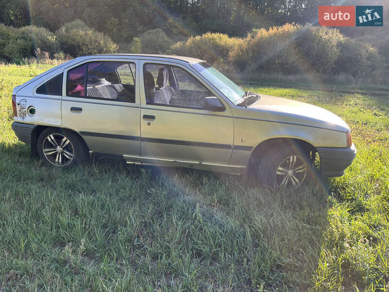 Хетчбек Opel Kadett 1988 в Первомайську фото 8 Хетчбек Opel Kadett 1988 в Первомайську