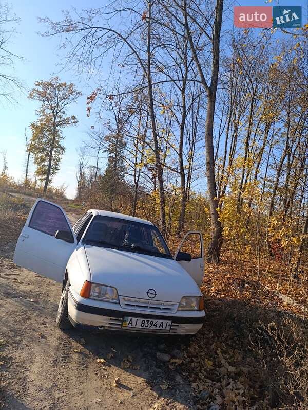 Седан Opel Kadett 1988 в Смеле