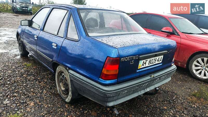 Седан Opel Kadett 1986 в Самборе