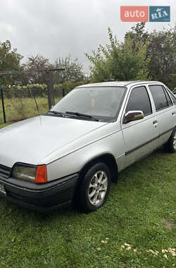 Седан Opel Kadett 1989 в Коломиї