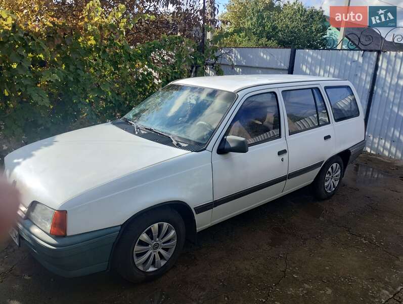 Универсал Opel Kadett 1990 в Вознесенске