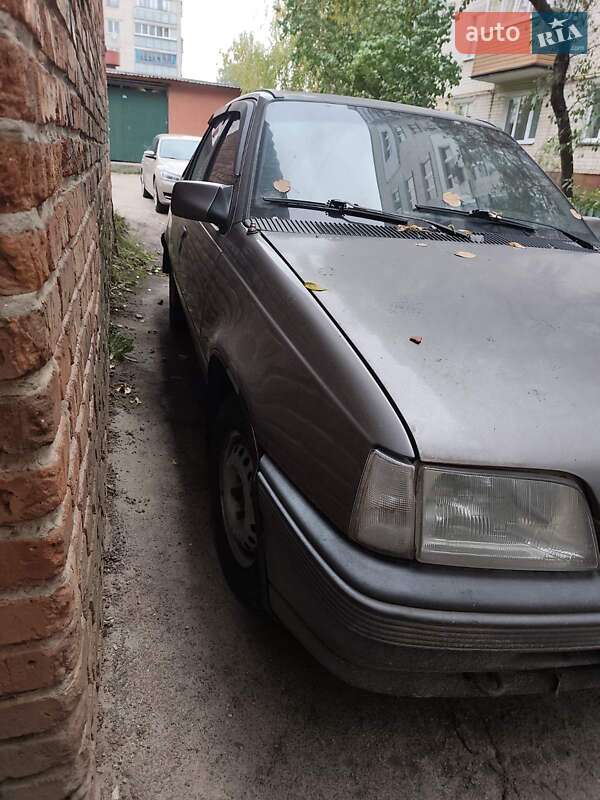 Седан Opel Kadett 1988 в Чернигове фото 6 Седан Opel Kadett 1988 в Чернигове