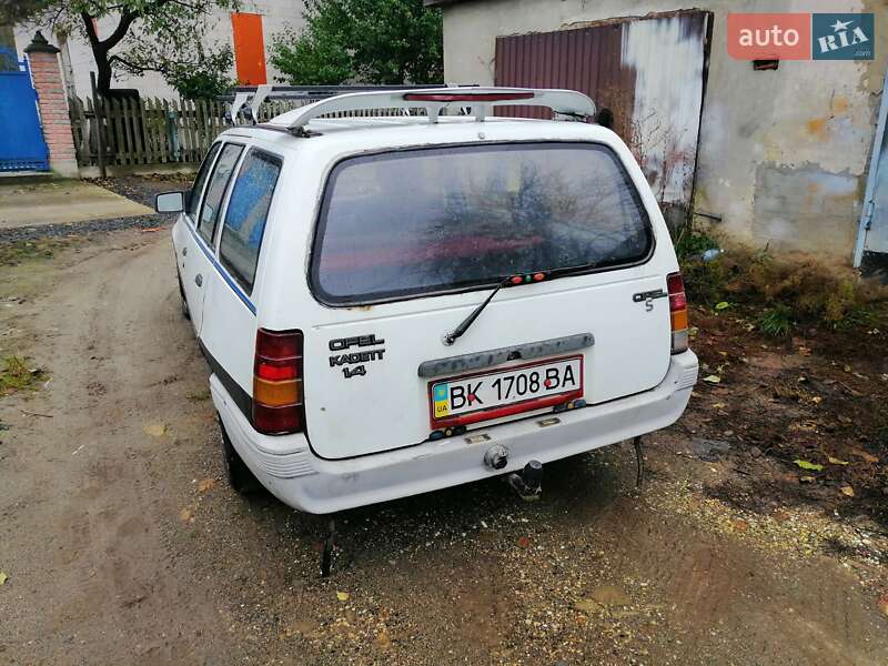 Універсал Opel Kadett 1988 в Володимирці