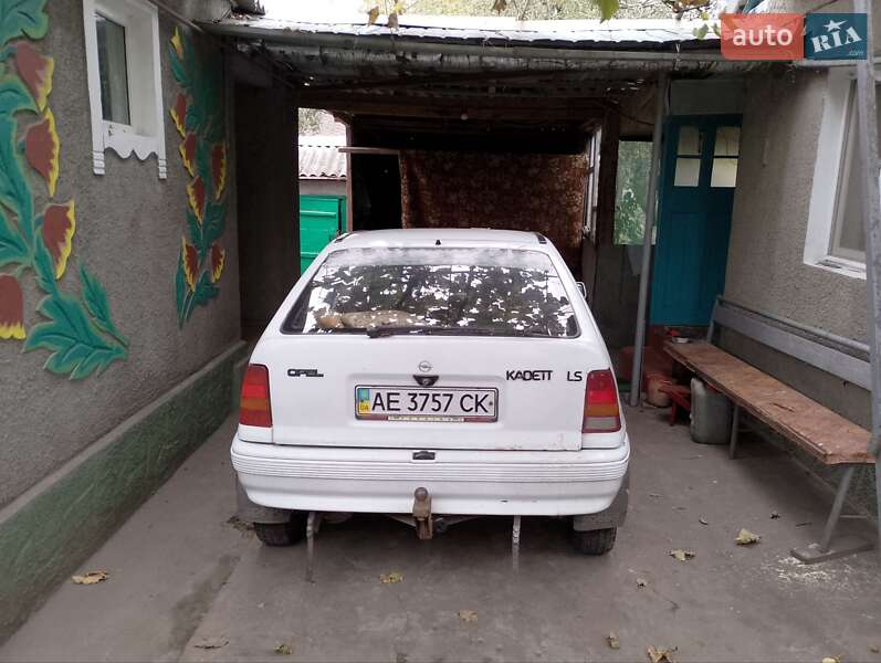 Хэтчбек Opel Kadett 1985 в Каменском фото 13 Хэтчбек Opel Kadett 1985 в Каменском